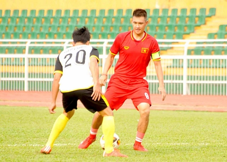 Cựu tiền đạo Lê Công Vinh (áo đỏ) từng ghi bàn thắng quyết định trong trận chung kết đưa Việt Nam lên ngôi vô địch AFF Cup 2008.