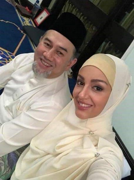  Cô dâu trong trang phục đạo Hồi. Ảnh: Twitter.