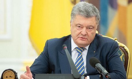  Tổng thống Ukraine Petro Poroshenko chủ trì cuộc họp Hội đồng An ninh quốc phòng ở Kiev ngày 26/11.  Ảnh: Reuters.