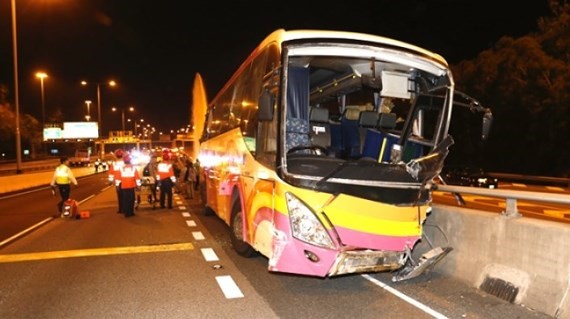 Hiện trường vụ tai nạn giao thông kinh hoàng xảy ra tại Hong Kong sáng 30/11