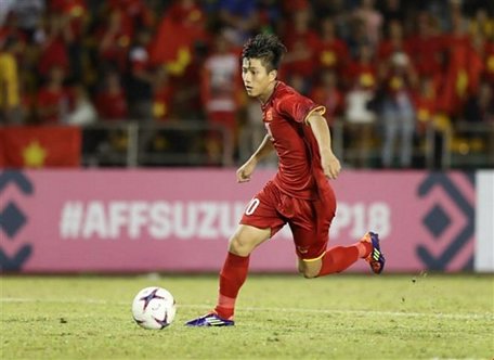 Phan Văn Đức nâng tỷ số lên 2-1 cho đội tuyển Việt Nam (Ảnh: Hoàng Linh/TTXVN)