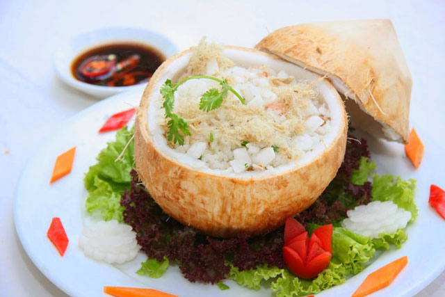 Cơm dừa Bến Tre là món ngon nổi tiếng của xứ sở này.