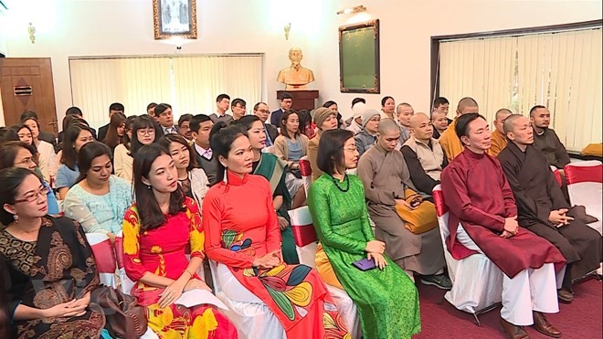 Toàn cảnh hội trường tổ chức cuộc gặp mặt cộng đồng người Việt Nam tại Ấn Độ và Nepal. (Ảnh: Huy Lê/Vietnam+)