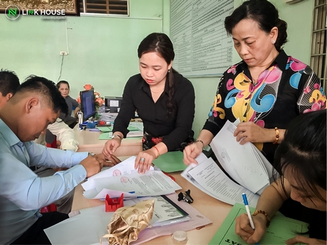 Hình ảnh trong buổi công chứng hồ sơ dự án Phú An Khang Residence