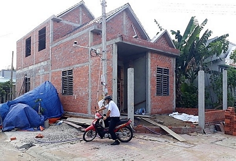 Ngôi nhà của vợ chồng chị Xuân Mai đang được xây dựng.
