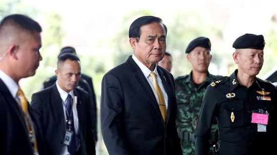 Thủ tướng Prayut Chan-o-cha gặp đại diện của các đảng chính trị hôm 7/12 Ảnh: REUTERS