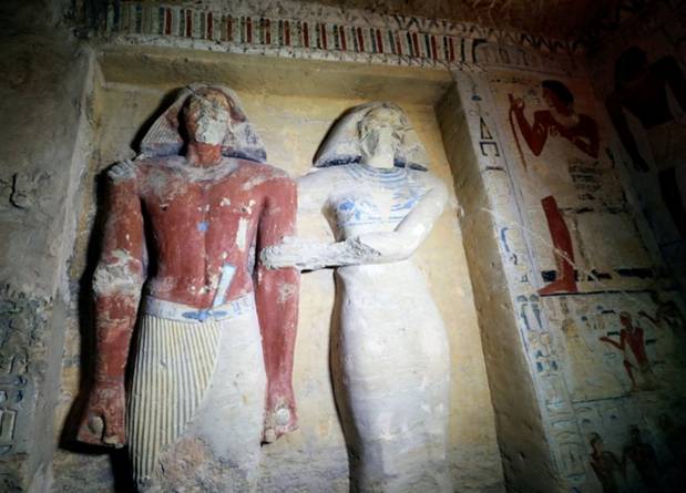  Ông Mostafa Waziri, Tổng thư ký Hội đồng Cổ vật tối cao Ai Cập cho biết nhiều cổ vật khác có thể vẫn còn nằm sâu bên trong ngôi mộ.