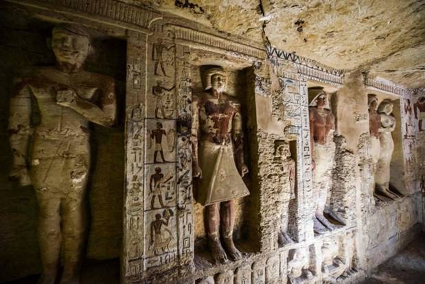  Thầy tế này tên là Wahtye và từng phục vụ trong vương triều pharaoh Neferirkare. Ngôi mộ với chiều rộng và chiều cao 3 mét, chiều dài là 9 mét này được phát hiện ở khu vực Saqqara, phía nam thủ đô Cairo, Ai Cập.