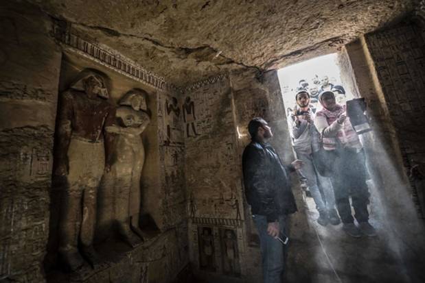 Một ngôi mộ 4.400 tuổi của một thầy tế Hoàng gia vừa được phát hiện ở Ai Cập trong tình trạng gần như vẫn còn nguyên vẹn.