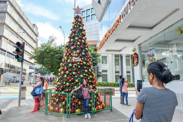 Cây thông Noel tại Kuala Lumpur, Malaysia, ngày 16/12/2018. (Ảnh: THX/TTXVN)