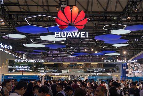 Một gian hàng của Huawei tại Hội nghị Di động thế giới ở Thượng Hải, Trung Quốc. Ảnh tư liệu: AFP/TTXVN