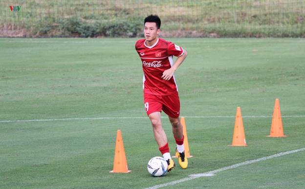 Tiền vệ: Nguyễn Huy Hùng
