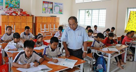 Trẻ em vùng đồng bào dân tộc được học trong ngôi trường mới khang trang.