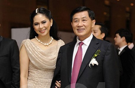 Johnathan Hạnh Nguyễn và vợ