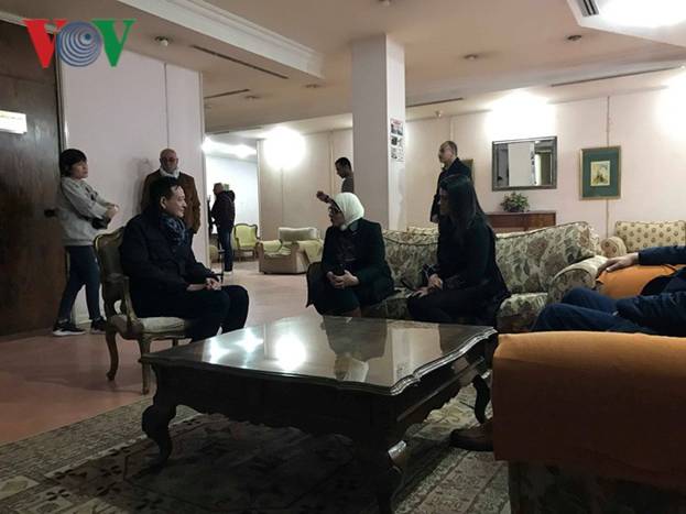 Đại sứ Trần Thành Công làm việc với Bộ trưởng Bộ Y tế Hala Zayed và Bộ trưởng Bộ Du lịch Rania Al Mashat. Ảnh: Ngọc Thạch/VOV-Cairo.