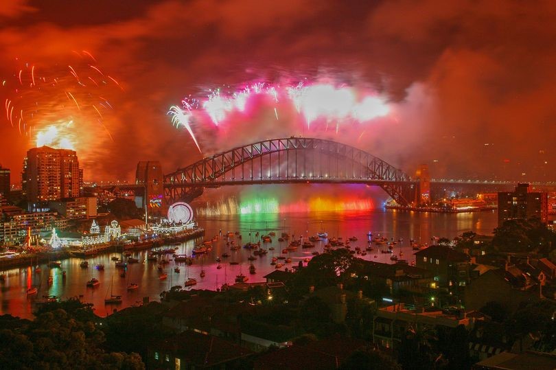 Pháo hoa bắn trong đêm Giao thừa tại Sydney. Ảnh: Getty Images