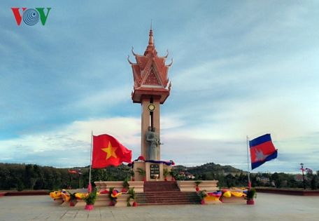 Tượng đài Hữu nghị Việt Nam-Campuchia.