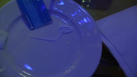 Ma túy được phát hiện tại phòng hát của quán karaoke Avatar.Ảnh: T.L