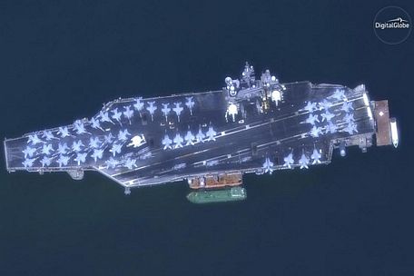 Ảnh vệ tinh chụp tàu sân bay Mỹ USS Carl Vinson ở cảng Đà Nẵng, Việt Nam, ngày 6/3/2018