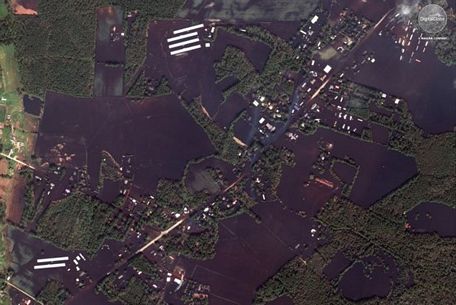 Ảnh vệ tinh ngày 20/9/2018 cho thấy đường sá, trang trại và nhà cửa ở Đông Bắc Wallace, North Carolina, Mỹ, ngập trong nước lũ sau bão Florence