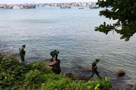 Chiến sĩ tuần tra trên đảo Thổ Chu thuộc vùng biển Tây Nam Tổ quốc.