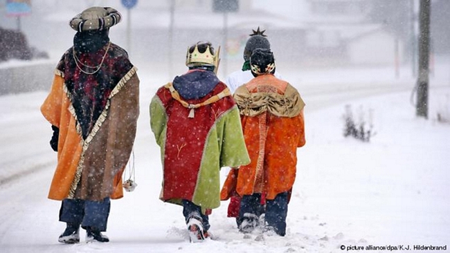 Nhiều trường học trên khắp châu Âu đã phảu đóng cửa vì tuyết rơi dày. Ảnh: DW