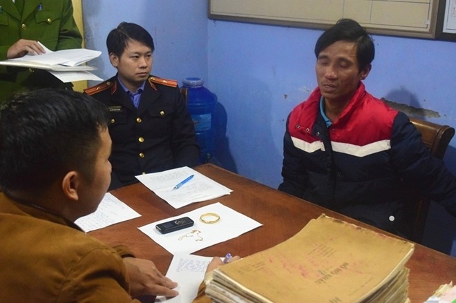 Cơ quan công an lấy lời khai đối tượng đối tượng Nguyễn Văn Việt.