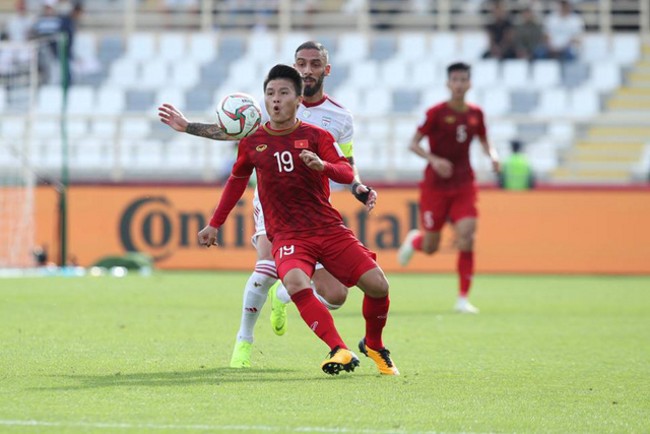 Quang Hải có cơ hội ở hiệp 2, nhưng không thể ghi bàn sau cú đệm lòng trong vòng cấm