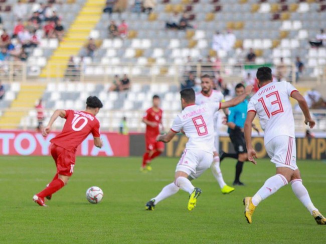Công Phượng bỏ lỡ cơ hội ghi bàn ở phút 52 khi đối mặt thủ thành Iran