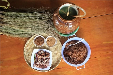 Thịt heo gác bếp, muối kiến vàng, rượu cần là văn hóa ẩm thực không thể thiếu trong ngày Tết của người Jrai. 