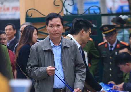 Bị cáo Trương Quý Dương (cựu giám đốc BVĐK tỉnh Hòa Bình) đến tòa ngày 14/1