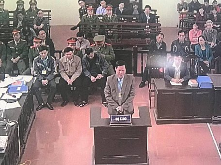 Bị cáo Trương Quý Dương trên bục khai báo - Ảnh chụp màn hình