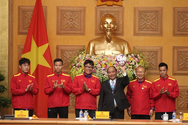 Thủ tướng Nguyễn Xuân Phúc trong buổi gặp gỡ đội tuyển Việt Nam sau khi giành chức vô địch AFF Cup 2018- Ảnh: Nguyễn Khánh