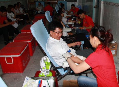 Phong trào hiến máu tình nguyện cần được phát triển mạnh mẽ và rộng khắp.