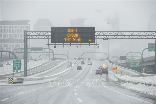 Băng tuyết phủ trắng xóa tại Boston, Massachusetts, Mỹ, ngày 20/1/2019. Ảnh: AFP/TTXVN
