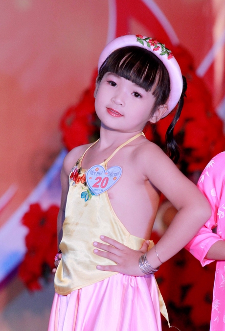 Phạm Thùy Dương (thị trấn Tam Bình) đạt giải nhất Hội thi Nét đẹp tuổi thơ.