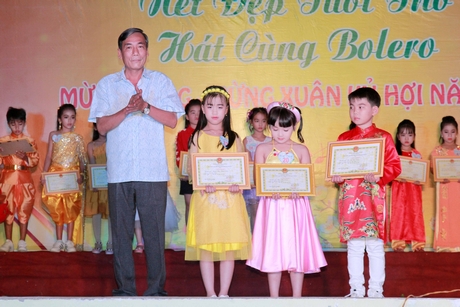 BTC trao giải thưởng Hội thi Nét đẹp Tuổi thơ.
