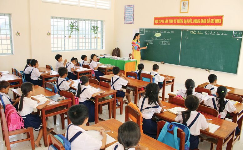 Trẻ em vùng đồng bào dân tộc được học trong ngôi trường đạt chuẩn, khang trang.