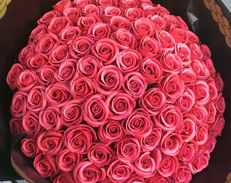 Bó hoa hồng sáp 99 hoa giá 900.000đ.
