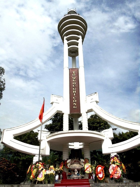 Đài tưởng niệm các anh hùng, liệt sĩ tại Nghĩa trang Vị Xuyên, Hà Giang
