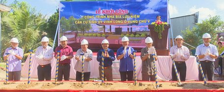 Lãnh đạo tỉnh Vĩnh Long thực hiện nghi thức khởi công nhà bia tưởng niệm.