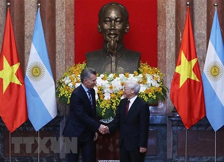 Tổng Bí thư, Chủ tịch nước Nguyễn Phú Trọng và Tổng thống Argentina Mauricio Macri. Ảnh: Lâm Khánh/TTXVN)