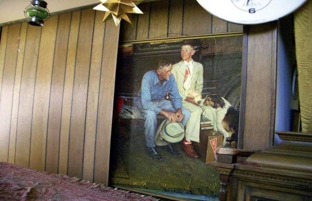 Một bức tranh của nghệ sĩ Norman Rockwell đã được con trai của họa sĩ vẽ tranh biếm họa Don Trachte Jr phát hiện ra nằm bên dưới một bức tường khi đang sửa sang lại căn nhà của cha mình. Bức tranh này đã được Trachte Jr giấu đi để không cho vợ ông có quyền sở hữu sau khi họ ly hôn năm 1970. 
