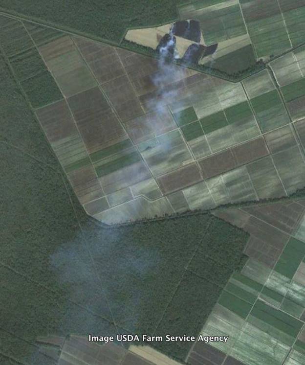 Cánh đồng mía bốc cháy ở nam Louisiana, Mỹ. Người ta thường đốt cánh đồng mía sau khi thu hoạch./.