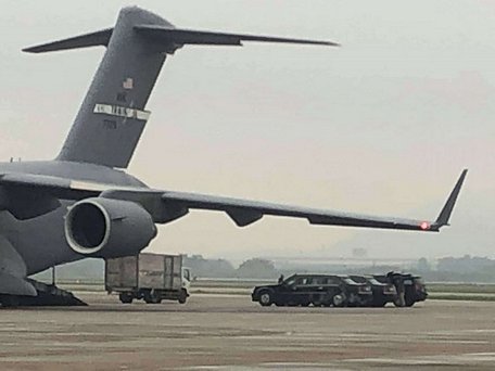  Máy bay C-17 chở xe Cadillac One của Tổng thống Mỹ hạ cánh tại Nội Bài