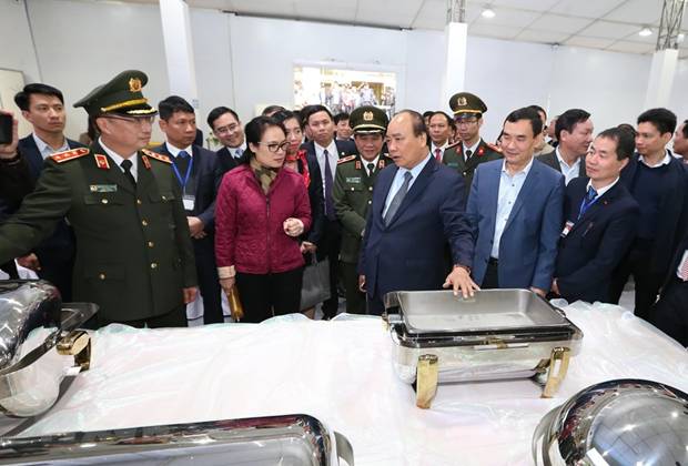  Thủ tướng Nguyễn Xuân Phúc đến kiểm tra Trung tâm Báo chí quốc tế. (Nguồn: TTXVN)