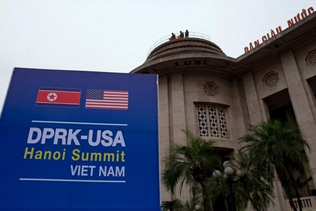 Thủ đô Hà Nội trang hoàng trước thượng đỉnh Mỹ - Triều lần 2. Ảnh: AP.