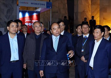  Thủ tướng Nguyễn Xuân Phúc kiểm tra lần thứ 2 Trung tâm Báo chí Hội nghị Thượng đỉnh Mỹ - Triều Tiên vào chiều muộn ngày 24/2. Ảnh: Thống Nhất/TTXVN
