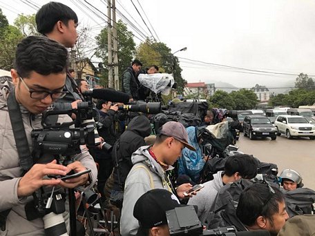 Từ tối 25/2, khoảng 200 phóng viên trong nước và quốc tế đã có mặt tại ga Đồng Đăng để đưa tin