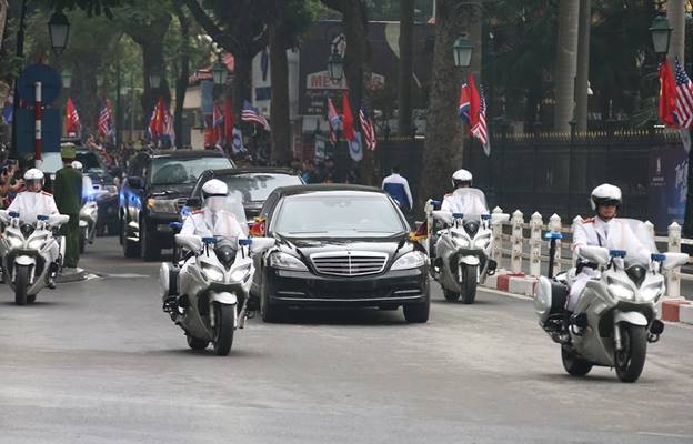  Đoàn xe trên đường phố Hà Nội. (Ảnh: Minh Sơn/Vietnam+)